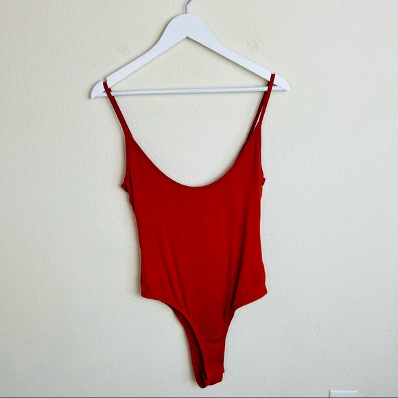 NWT PrettyLittleThing Rust Orange Strappy Jersey Scoop Neck Bodysuit - Picture 2 of 14